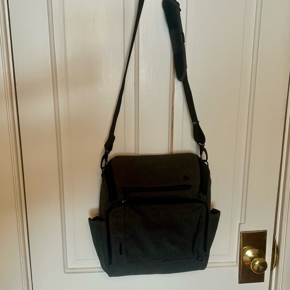 Travelon Charcoal Unisex Tote Messenger Bag - Picture 3 of 13